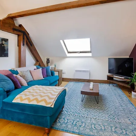 Centre Riverside Apartment-central Location