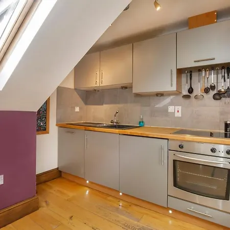 Centre Riverside Apartment-central Location Appartamento