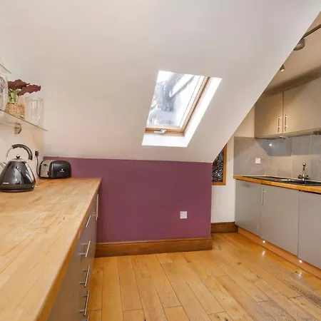 Centre Riverside Apartment-central Location York