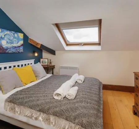 Centre Riverside Apartment-central Location Apartment