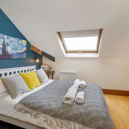 Centre Riverside Apartment-central Location Apartment *