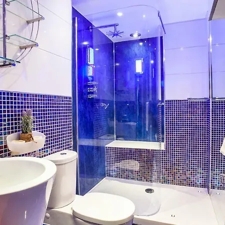 Centre Riverside Apartment-central Location York